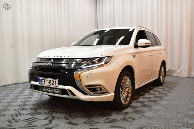 Mitsubishi Outlander 4