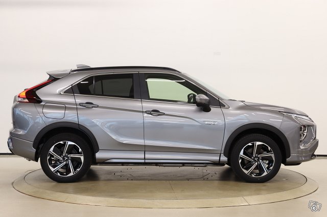 Mitsubishi ECLIPSE CROSS 4