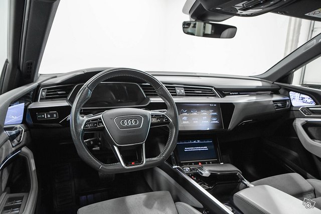 Audi E-tron 10