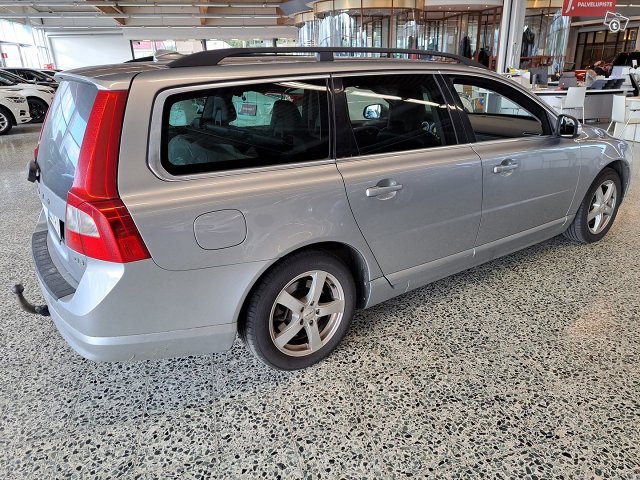 Volvo V70 3