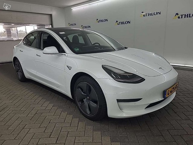 Tesla Model 3 2