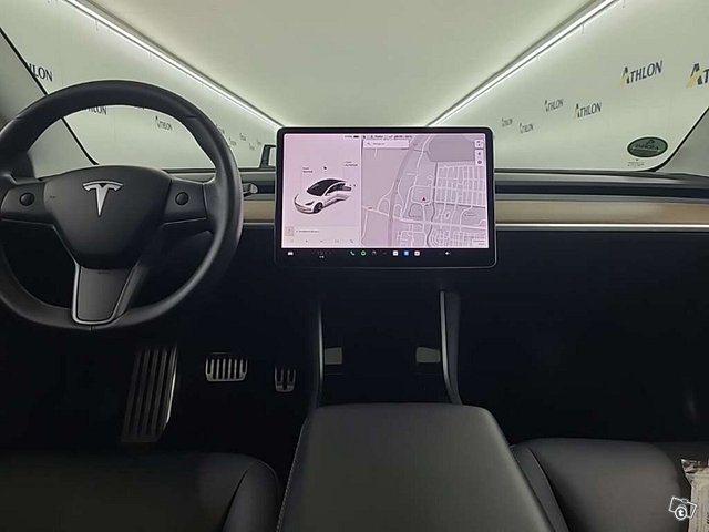 Tesla Model 3 4