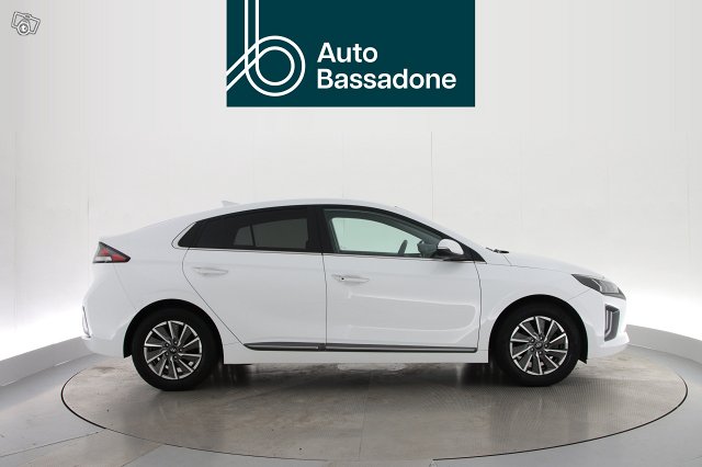 HYUNDAI IONIQ Electric 7