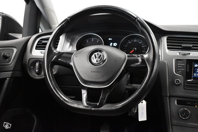 Volkswagen Golf 16