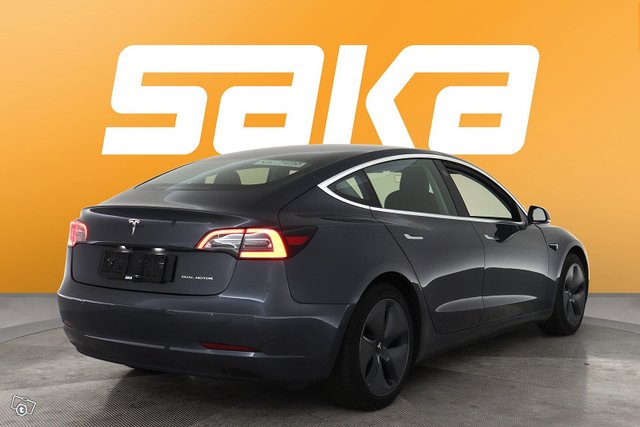 Tesla Model 3 8