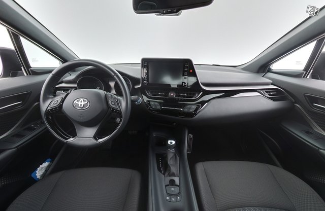 Toyota C-HR 10