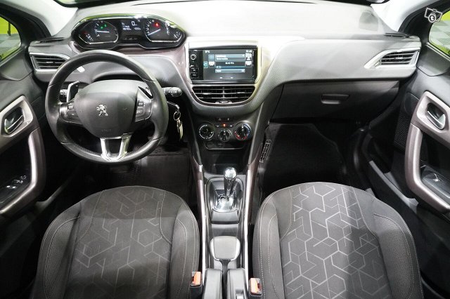 Peugeot 2008 8