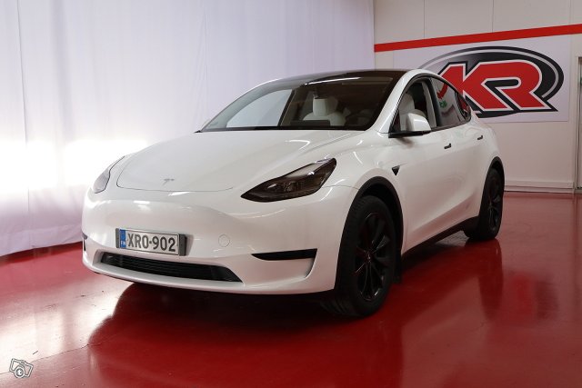 Tesla Model Y 1