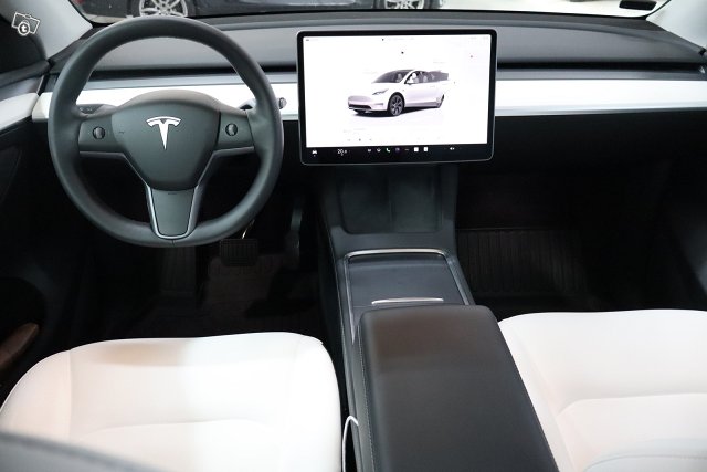 Tesla Model Y 7