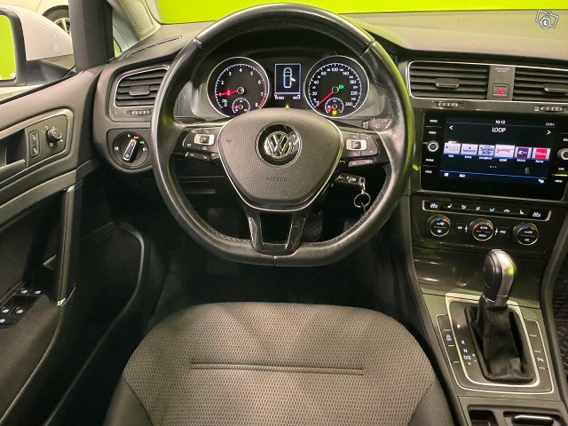 Volkswagen Golf 9