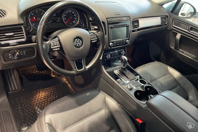 VOLKSWAGEN TOUAREG 6