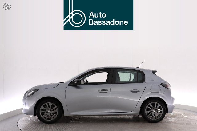 PEUGEOT 208 8