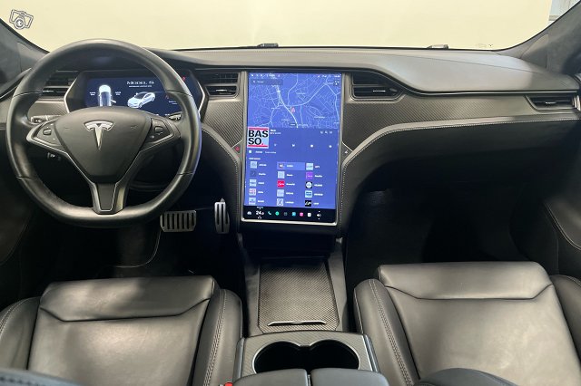 Tesla Model S 8