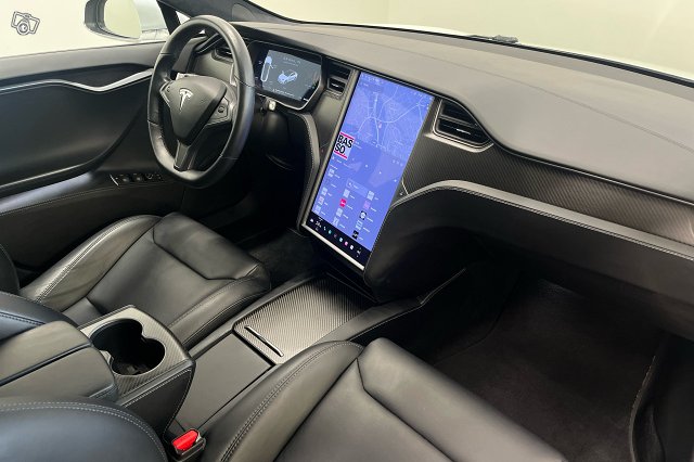 Tesla Model S 9