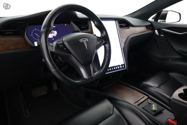 Tesla Model S 12