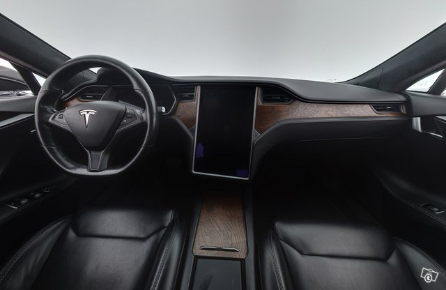 Tesla Model S 13