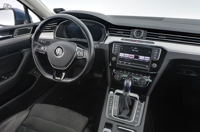 Volkswagen Passat 9