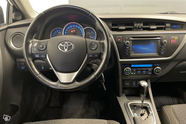 TOYOTA Auris 8