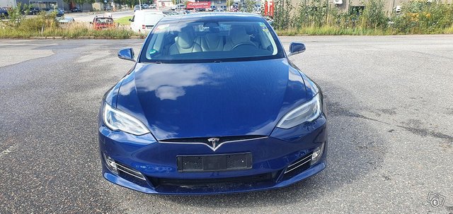 Tesla Model S 2