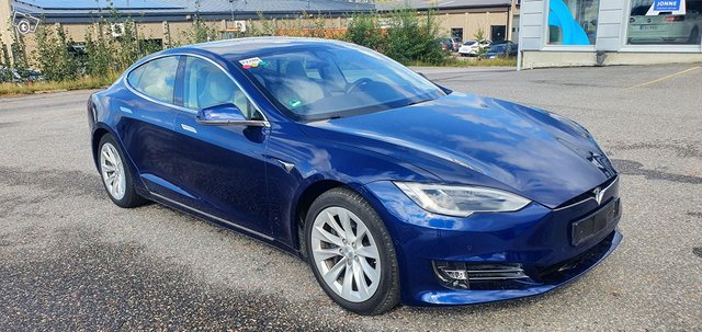 Tesla Model S 9