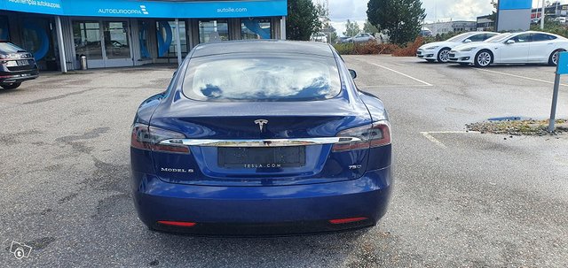 Tesla Model S 12