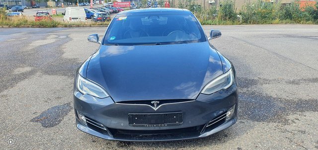 Tesla Model S 2