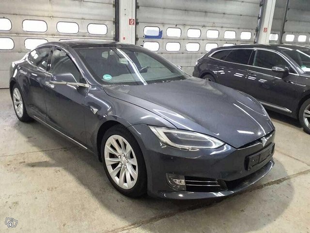 Tesla Model S 8