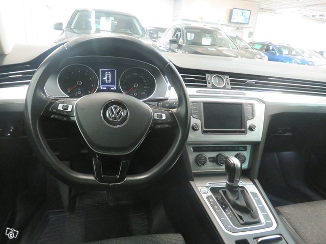 VOLKSWAGEN Passat 14