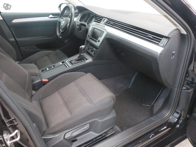 VOLKSWAGEN Passat 15