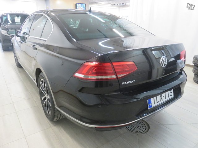 VOLKSWAGEN Passat 18