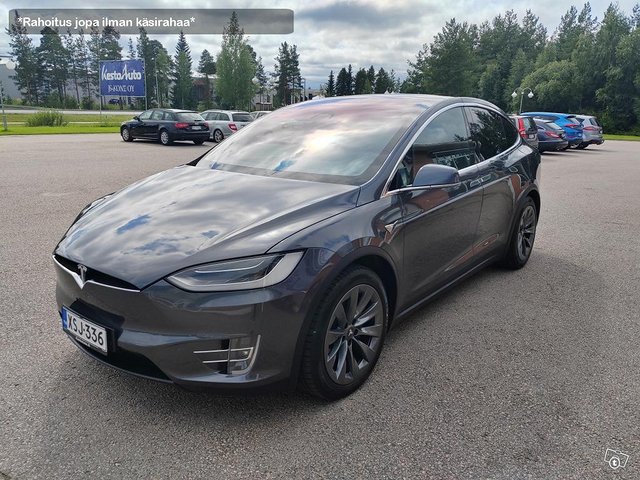 Tesla Model X 2