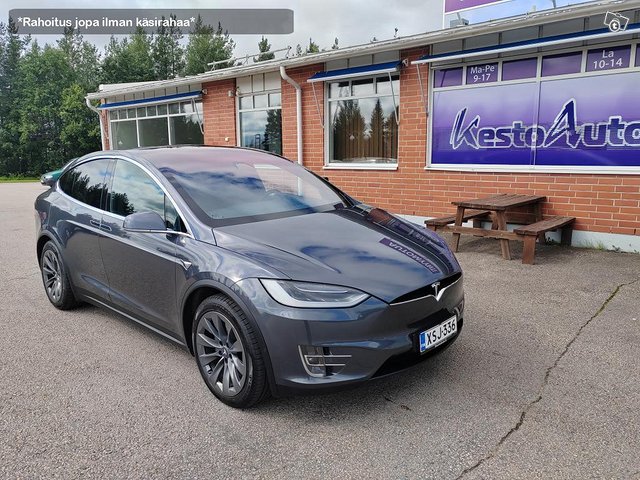 Tesla Model X 3