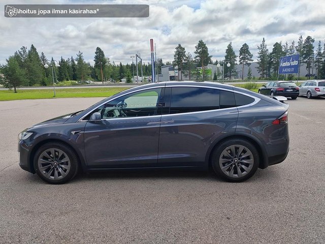 Tesla Model X 7