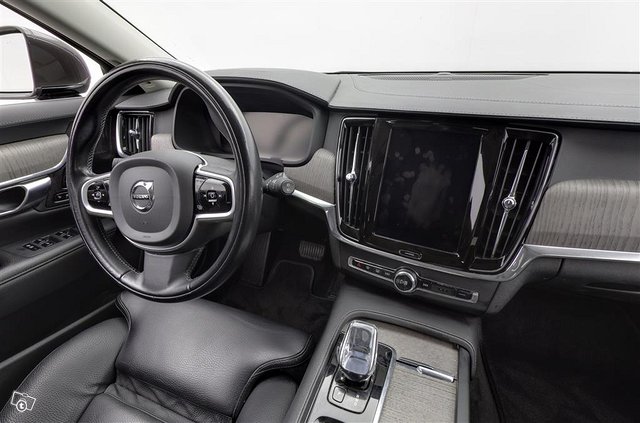 VOLVO V90 10