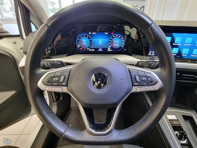 VOLKSWAGEN Golf 18