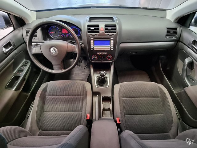 VOLKSWAGEN Golf 11