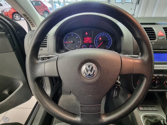 VOLKSWAGEN Golf 16