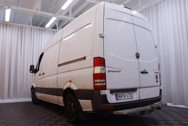 Mercedes-Benz Sprinter 4