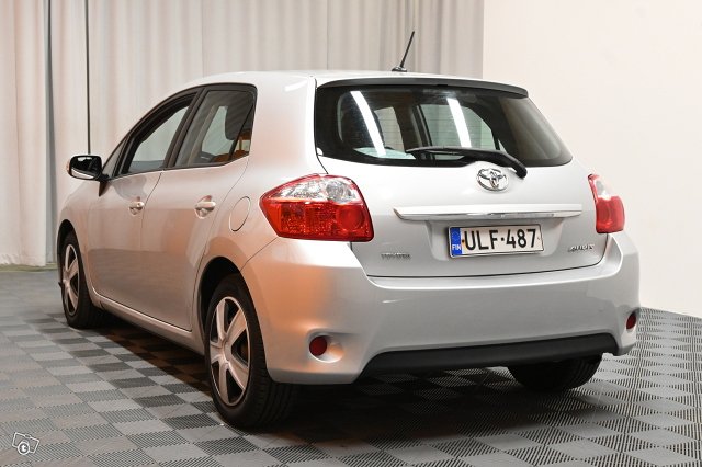 Toyota Auris 5