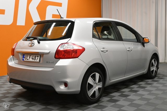 Toyota Auris 7