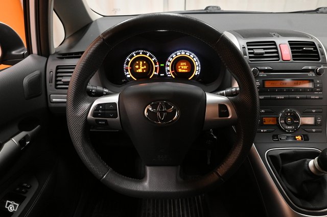 Toyota Auris 12