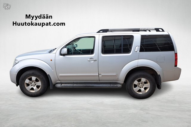 Nissan Pathfinder 5