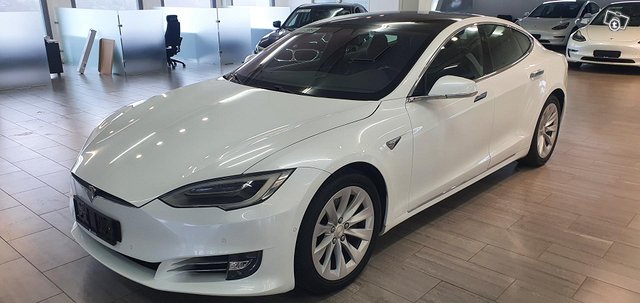 Tesla Model S 1