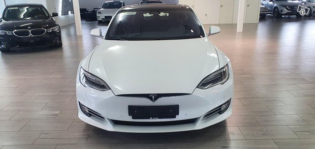 Tesla Model S 2