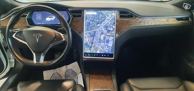 Tesla Model S 3