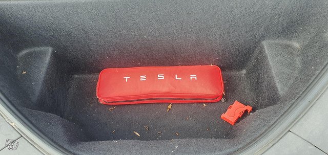 Tesla Model S 7