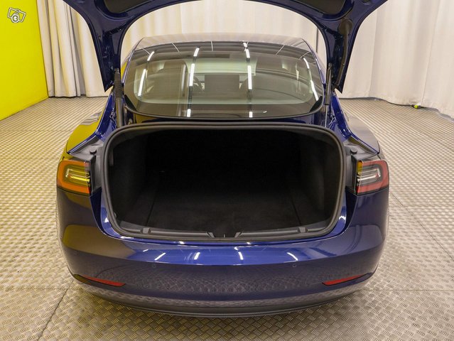 Tesla Model 3 17