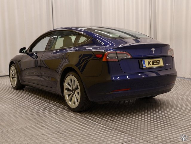 Tesla Model 3 20