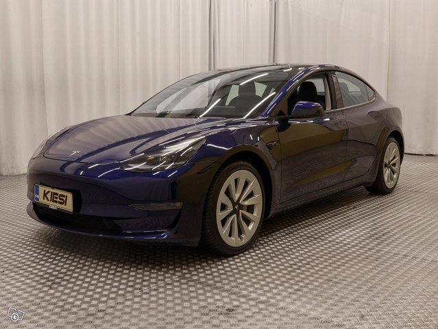 Tesla Model 3 22