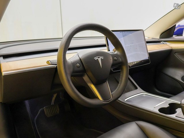 Tesla Model 3 25